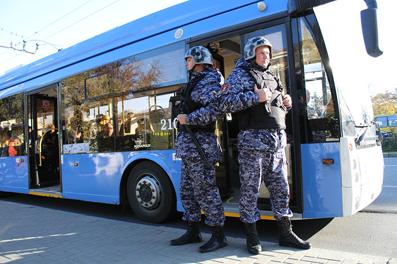 Росгвардейцами задержан злоумышленник, напавший на водителя троллейбуса в Севастополе