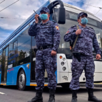 В Севастополе сотрудники Росгвардии задержали устроившего драку в троллейбусе мужчину